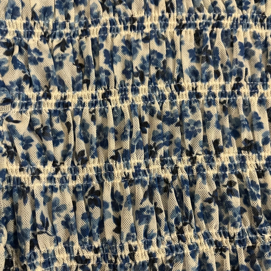 Blommig blåvit blus från Gina Tricot - 1