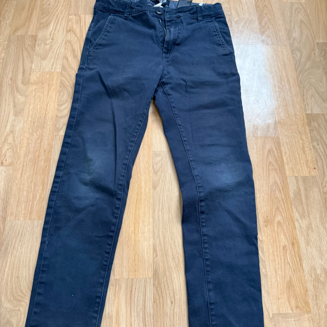 Mörkblå chinos från Cropp - 1