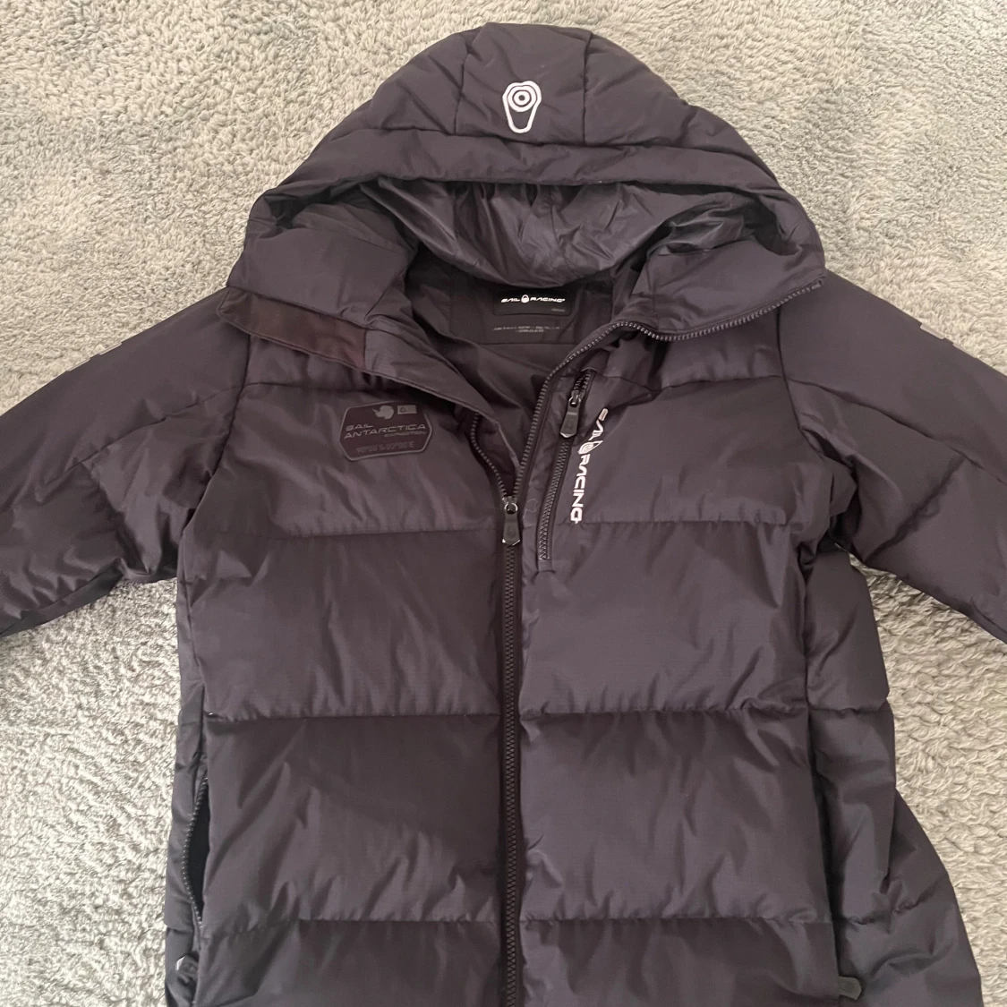 Svart dunjacka från Sail Racing - 3