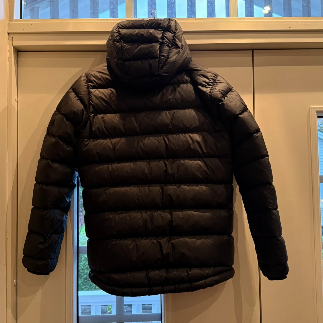 Svart dunjacka från Peak Performance - 1