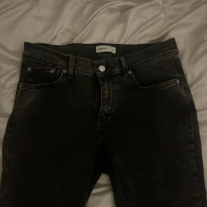 Svarta bootcut jeans  - Säljer ett par svarta bootcut jeans som nya