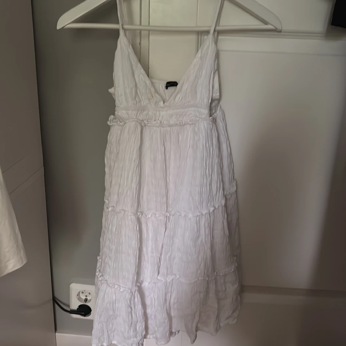 Vit omlottklänning från Bershka XS