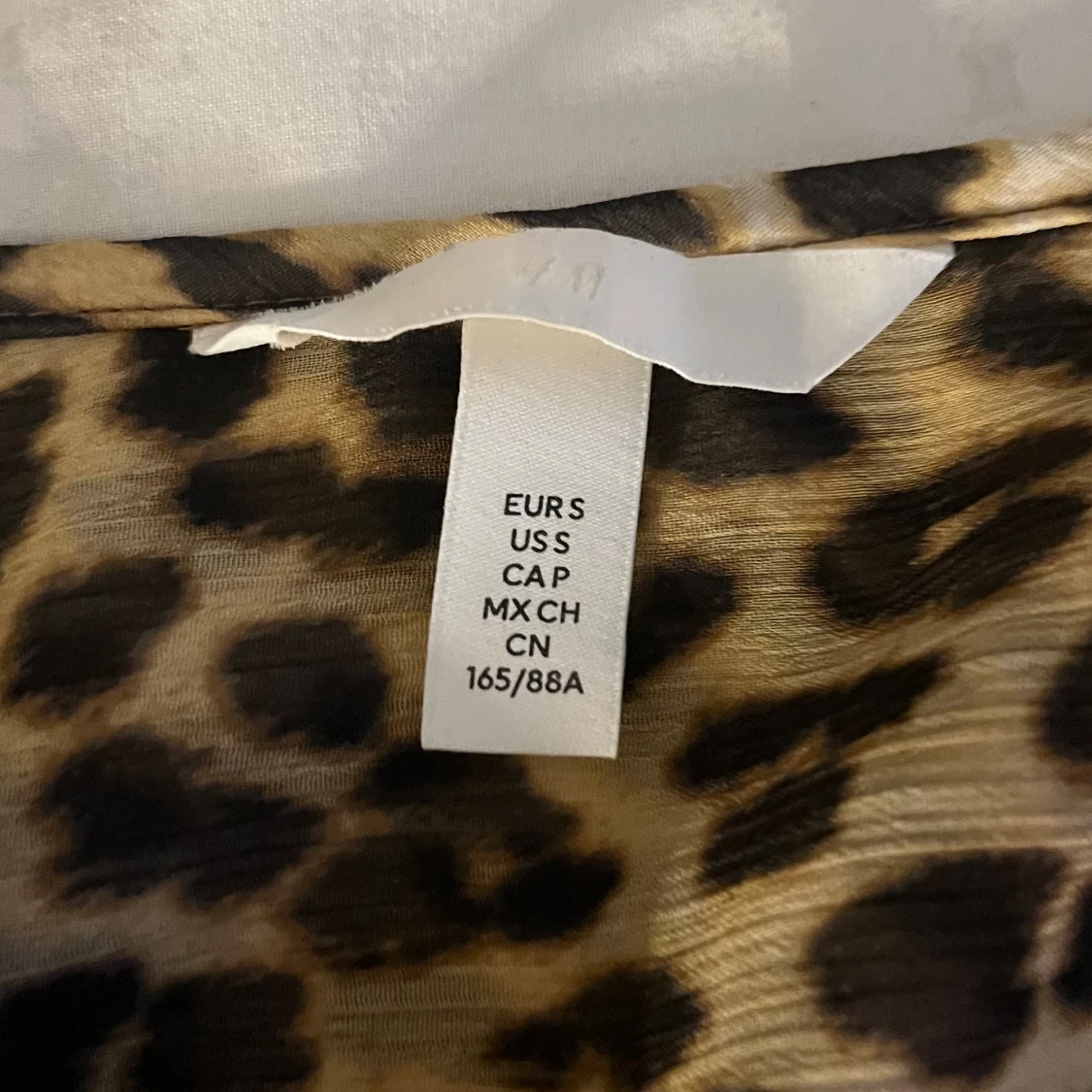 Leopardmönstrad blus från H&M - 1