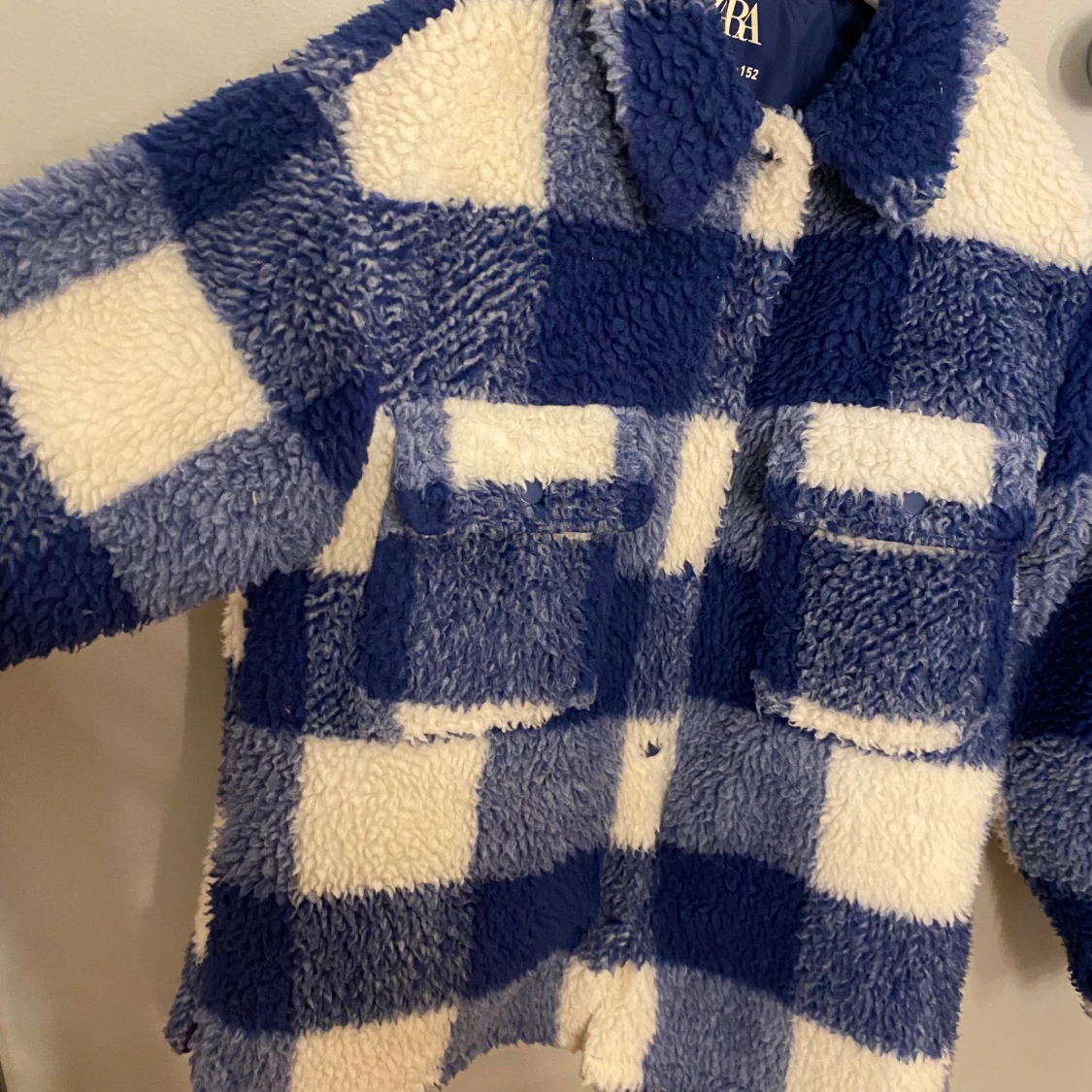 Blåvit teddyjacka i rutig fleece Zara - 1