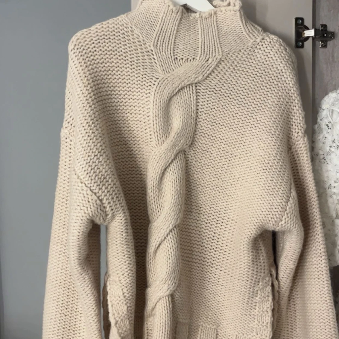 Beige stickad tröja från Zara - 1