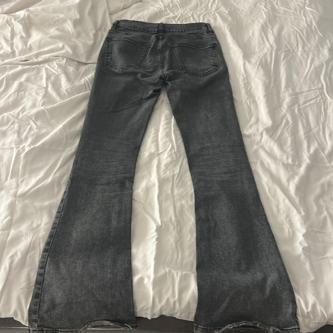 Svarta bootcut jeans från Gina Tricot  - 1