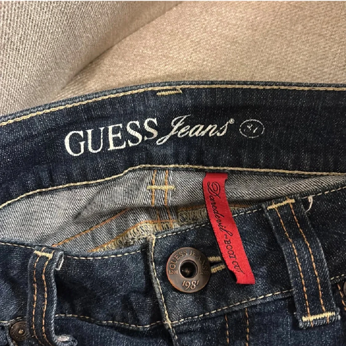 lågmidjade guess jeans - 3