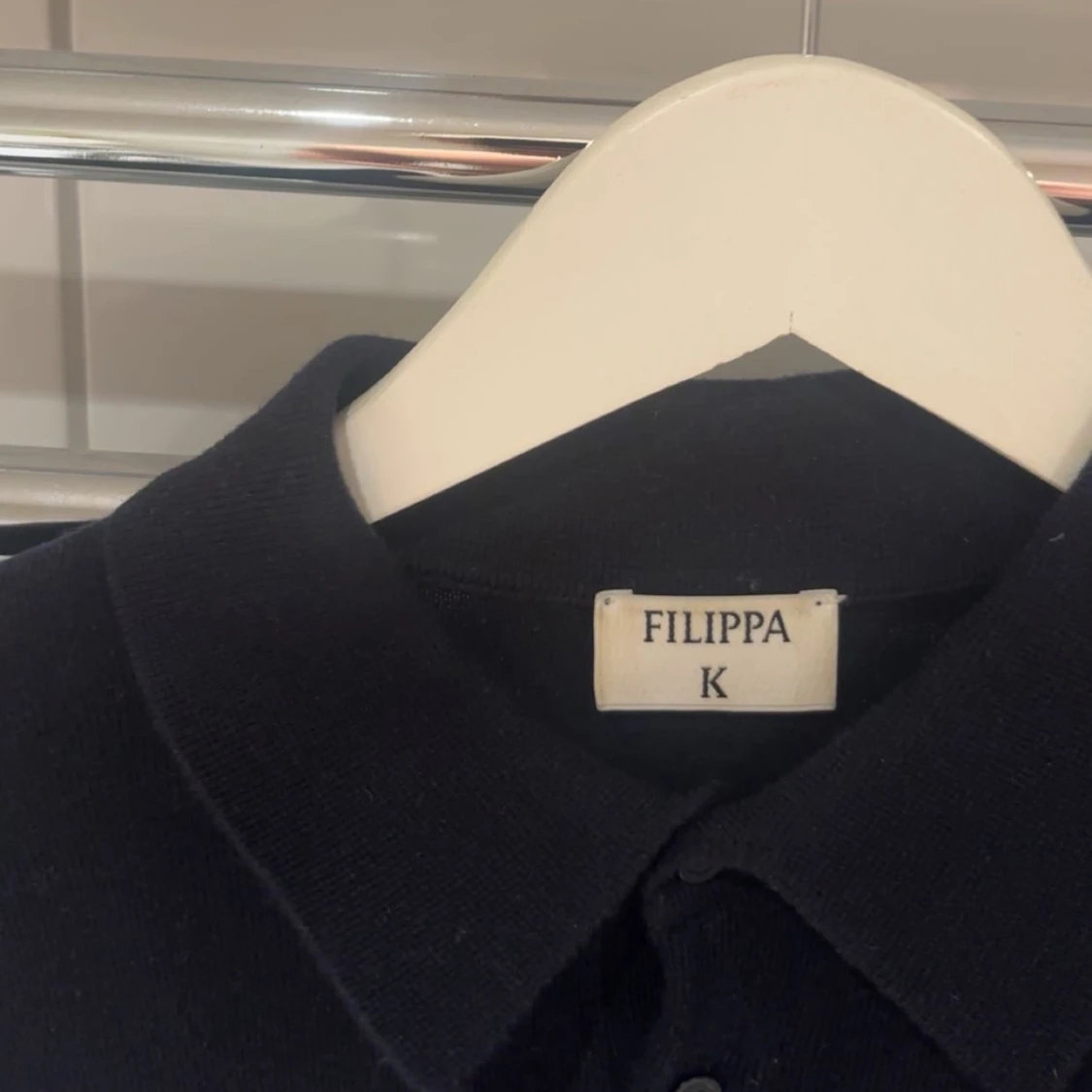 Mörkblå pikétröja från Filippa K - 1