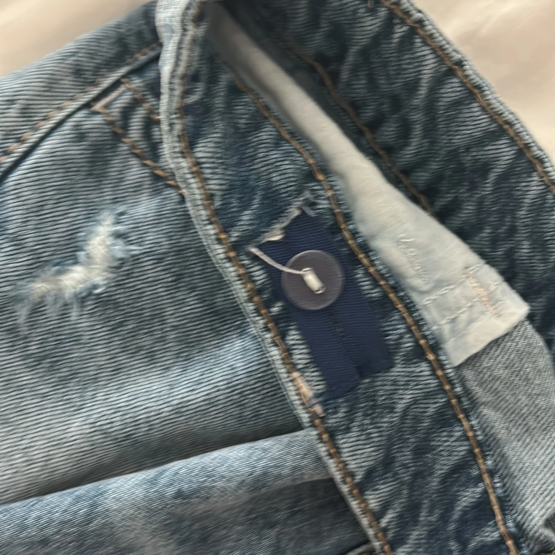 Blå jeansshorts från Gina Tricot - 3