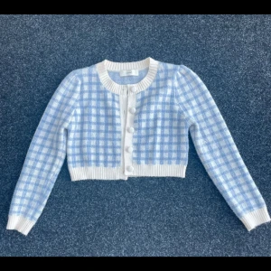 ofta från Molorda - Kofta från Molorda. Blå och vit-rutig. Uppskattar till storlek XS. 