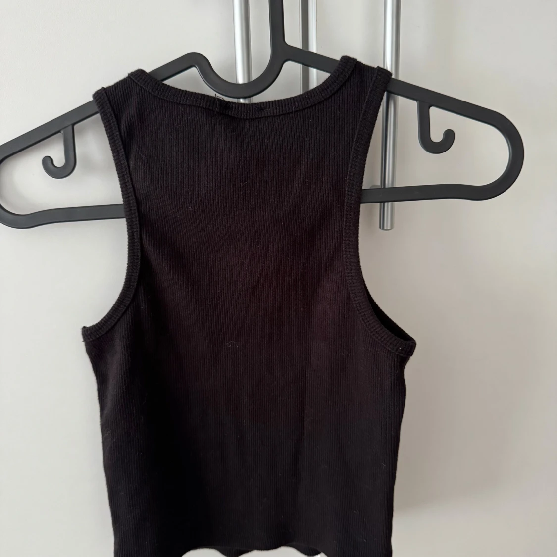 Svart ribbad linnetopp från DeFacto - 1