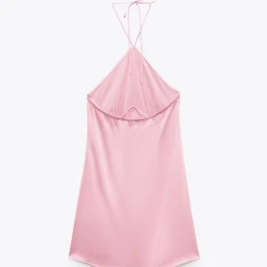 Klänning från zara  - Superfin klänning från Zara, använd 1 gång. Lite skrynklig på bilden men det är bara att stryka!