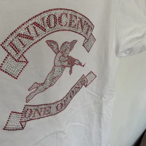 Rhinestone t-shirt - Riktigt snygg t shirt från One Of One! nyskick!