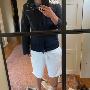 J.Lindeberg jacka - Säljer nu min riktigt grischiga j lindeberg jacka. Storlek M. Super skick