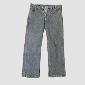 Ett par ljusblå baggy Levis jeans 🫶 nästan alldrig andvända 🫶
