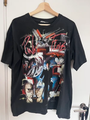 Pink floyd t shirt  - Vintage pink floyd t shirt. 