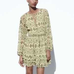 Intressekoll - Skulle någon vara intresserad? I storlek M men jag som har  S passar den bra på. Använd någon enstaka gång men inga tecken på användning. Tänker mig runt 350kr + frakt 💓 hör av er om ni är intresserade💓