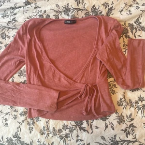 Rosa topp  - Säljer denna topp eftersom den är för liten för mig.