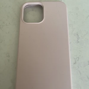 iPhone skal - Är ett silikon skal som passar till iPhone 12 PRO Max och använt några gånger men inget fel på de 