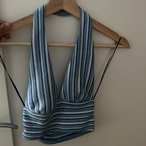 Söt topp - Säljer denna söta topp från H&M🩷 den är i väldigt bra skick! Skriv privat för mer bilder! 