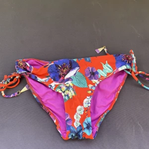 Bikini - Bikiniunderdel i storlek 12 (passar small)🦋 hör av er vid minsta intresse eller funderingar 💓