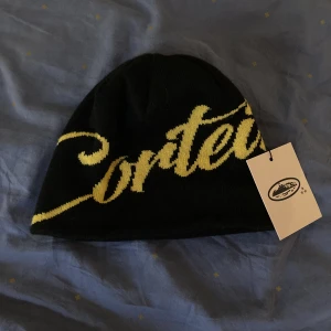 Corteiz mössa - Köpt från Cortiez hemsida.  Aldrig använd. Köparen står för frakten.  Pris kan diskuteras!
