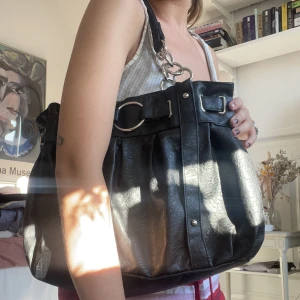 Y2k axelväska☮️☮️ - Supercool och man får plats med typ allt i den!!! 