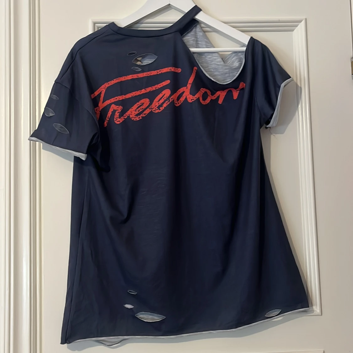 Off-shoulder t-shirt - 90