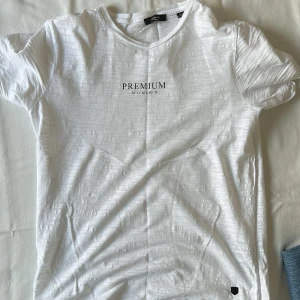 Vit t-shirt - Vit t-shirt i i storlek M