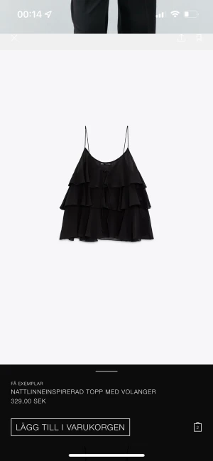 Svart zara topp - Svart zara topp köpt förra veckan och aldrig använd. Lappen har åkt av men plastbiten den satt på sitter kvar. Storlek S och köpt för 329kr på zara. 