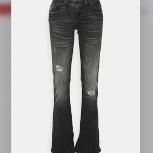 Ltb jeans valerie!! - Säljer nu dessa gaaalet snygga jeans från Ltb!! Lågmidjade modellen valerie💘Grå med coola slitningar!! Nypris 830kr på zalando!😍Toppen skick! HELT SLUTSÅLDA🌟