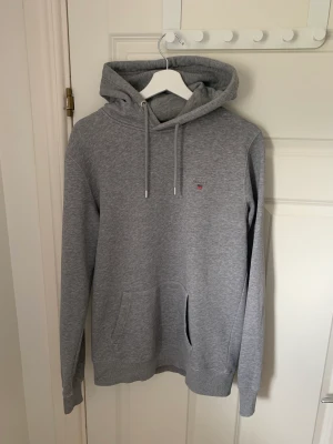 Gant hoodie - Storlek M. Använd fåtal gånger så nästintill nyskick. 
