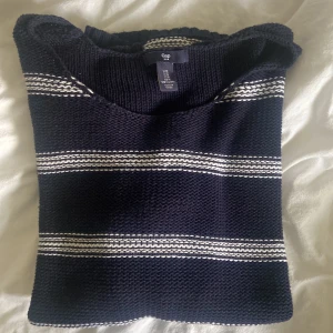 Stickad Gap tröja  - Nyskick, använt fåtal gånger 🫶🏼