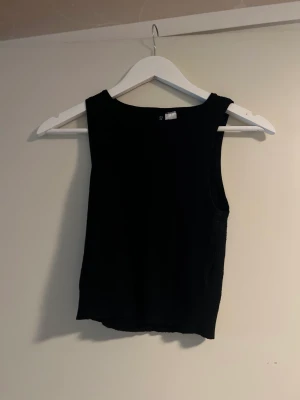 Ribbad tank top  - Fint skick! Stretchig. Passar xs - s 