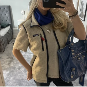 Patagonia väst - Intressekoll på min superfina patagonia väst. Bra skick!💕Säljer endast vid bra bud.