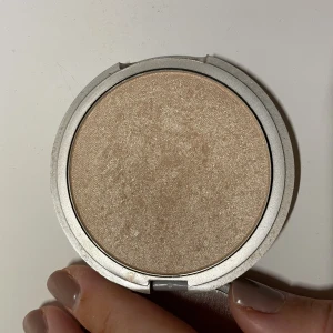 Mary luminizer high lighter - Superfin highligher i bra skick och knappt använd🤍🌟✨⭐️