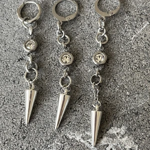 Örhängen - Klicka ej köp nu, dm för att köpa~ 3 längder, 90kr/st eller 145kr/set (2st, kan kombinera olika längder)   Dm vid intresse eller andra frågor<3