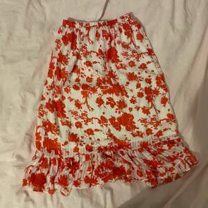 Blommig kjol från Vila