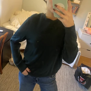 Mörkgrön Kashmir tröja  - 100% Kashmir från uniqlo, storlek M🤍🤍🤍 jättebra skick