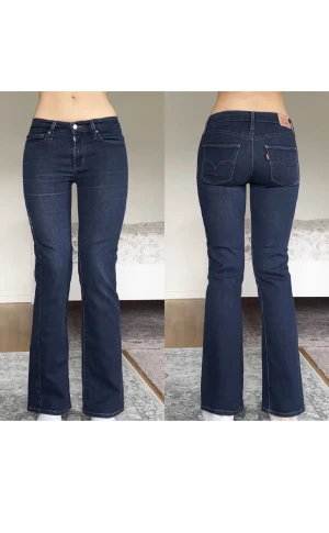 Levis jeans - Midwaist straight levis jeans😍 i bra skick💕 Midja:72 innerben:75  tjejen på bilden är 172cm, stl S/36/28