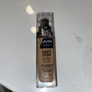 Nyx foundation - Säljer denna för det va fel färg för mig. Men har använt den kanske 2-3 gånger. I färgen Camel