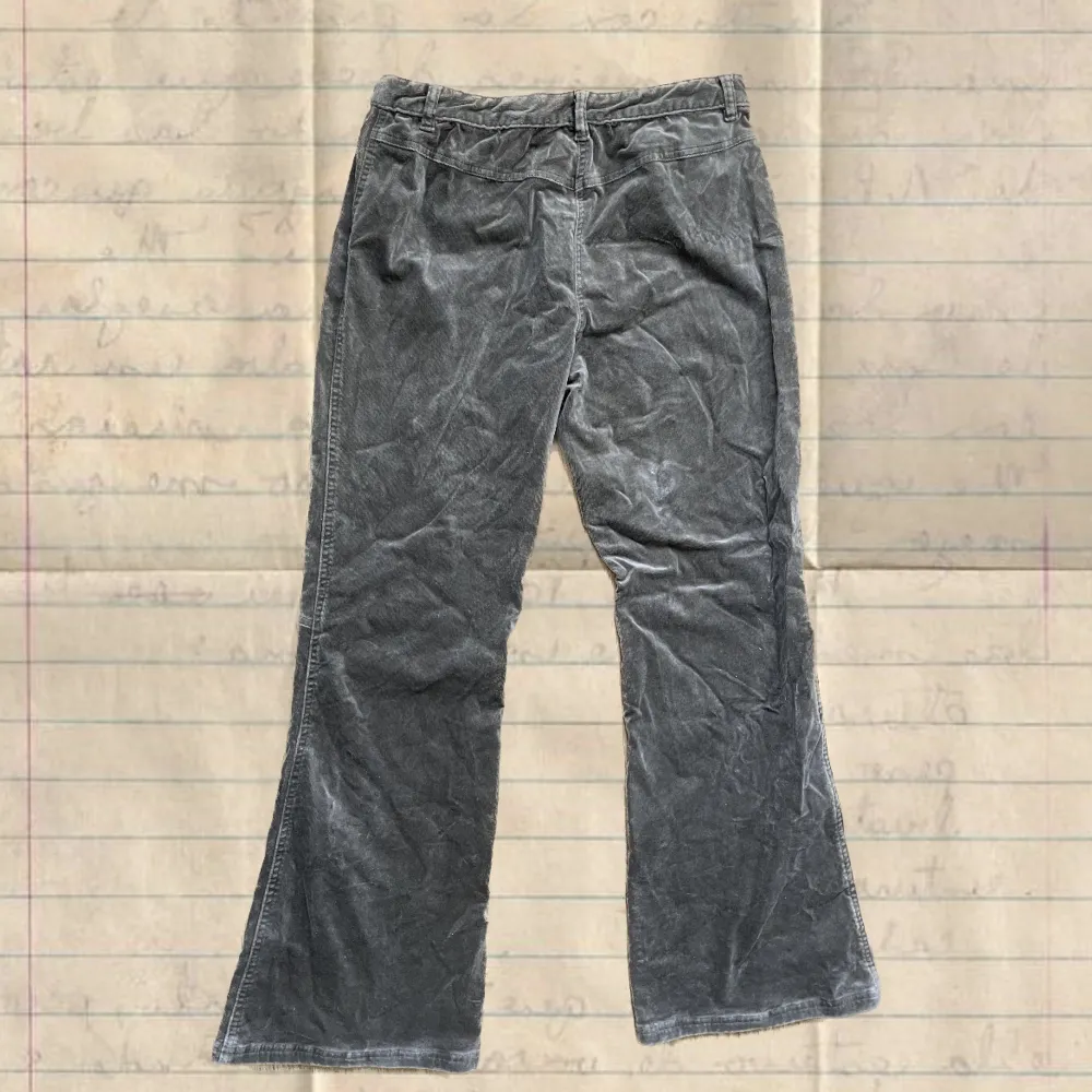 Cottagecore vintage bootcut byxor med blommig broderi . Jeans & Byxor.