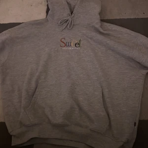 oversized hoodie - grå oversized hoodie från junkyard i bra skick