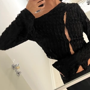 Svart långärmad  - Superfin långärmad köpt second hand. Mötas upp i Stockholm eller fraktas!