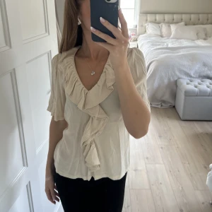 Beige blus  - Blus från Carin Wester 