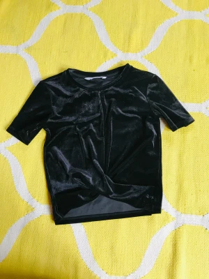 T Shirt  - Som ny.Bra skick.