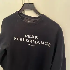 Peak performance tröja i S endast haft den i 1 år och andvänd vid enstaka tillfällen.  