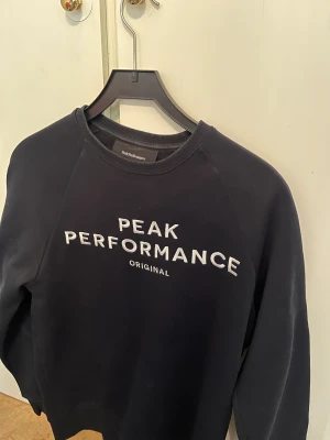 Peak performance S - Peak performance tröja i S endast haft den i 1 år och andvänd vid enstaka tillfällen.  