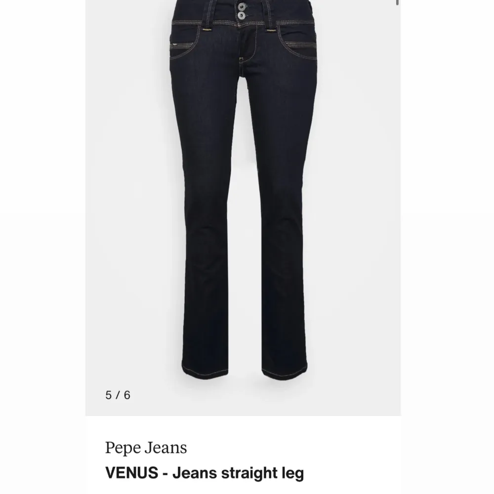 Säljer dessa jätte snygga lågmidjade pepe jeans i modell venus. De är mörkblå/svarta i storlek 25/32. Orginalpris 799kr. Säljer för 370. Kan tänka mig sänka vid snabb affär. Skriv om ni har frågor eller funderingar💘💘. Jeans & Byxor.