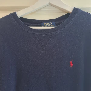Tröja - Tröja från Ralph Lauren, juniorstorlek XL (18-20år). Skulle säga en S i vanlig storlek.